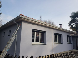 Rénovation de l'avant-toit et recouvrement de planche de rive  